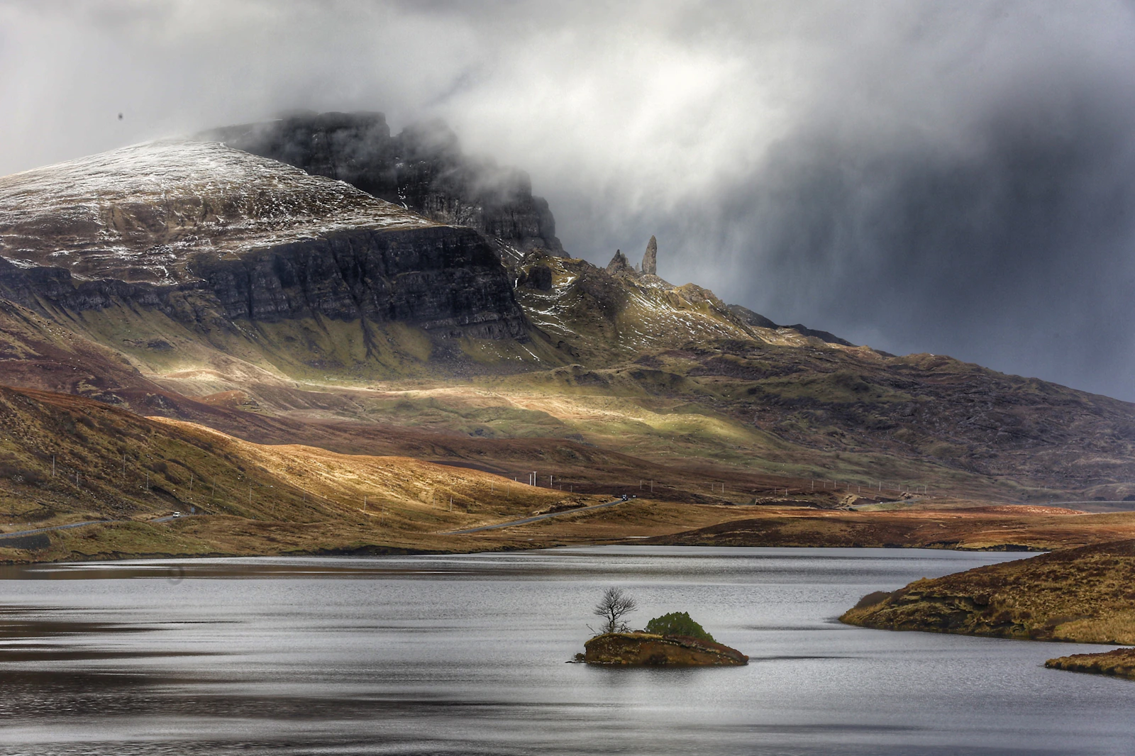 Felsformation Old Man of Storr auf der Isle of Skye in Schottland im Juli