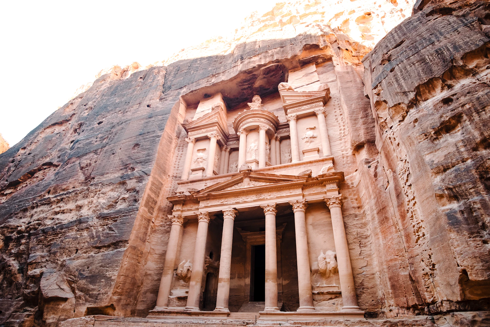 Felsentempel von Petra in Jordanien im März